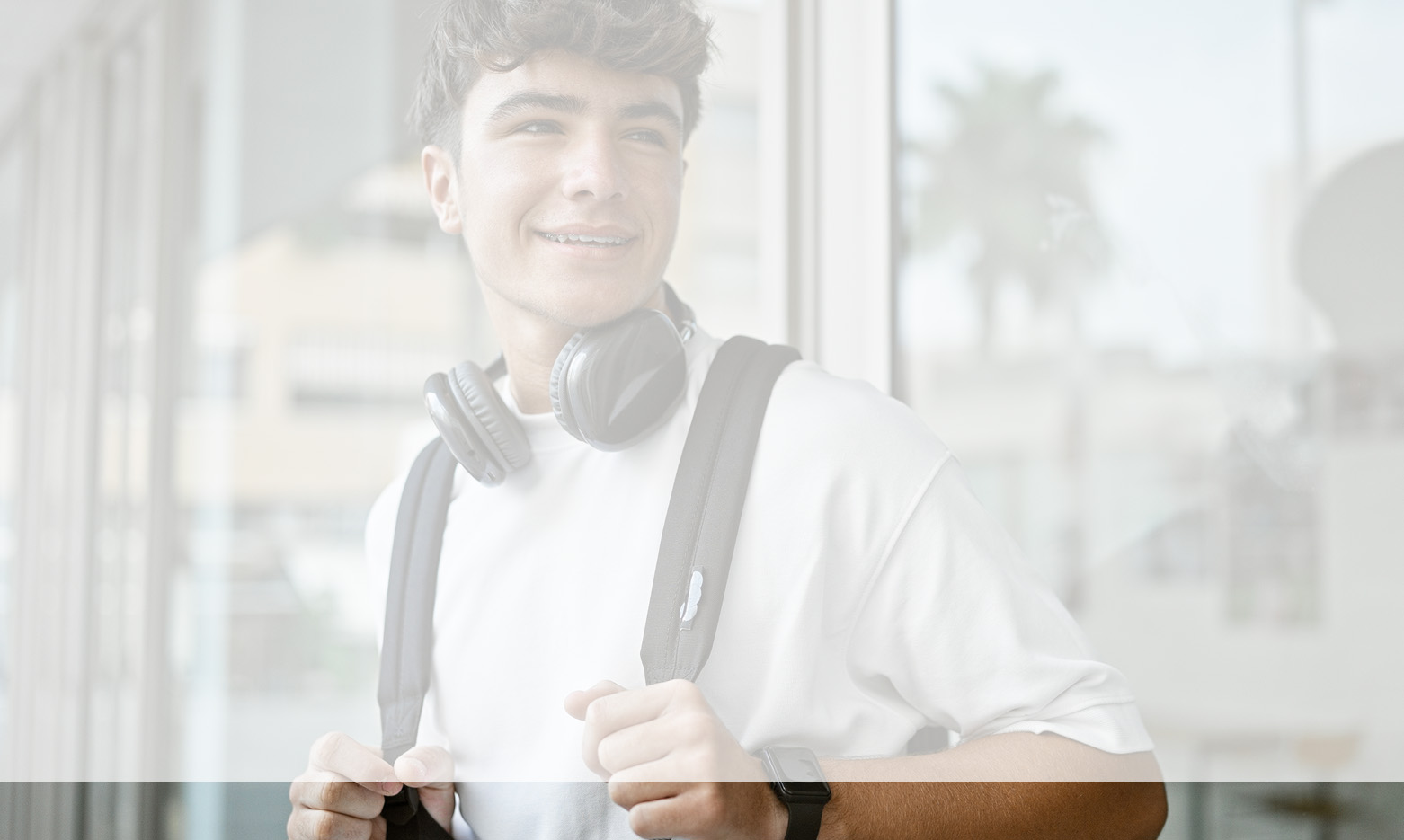 ¿Qué puedo hacer si mi hijo adolescente tiene problemas de conducta y bajo rendimiento escolar?